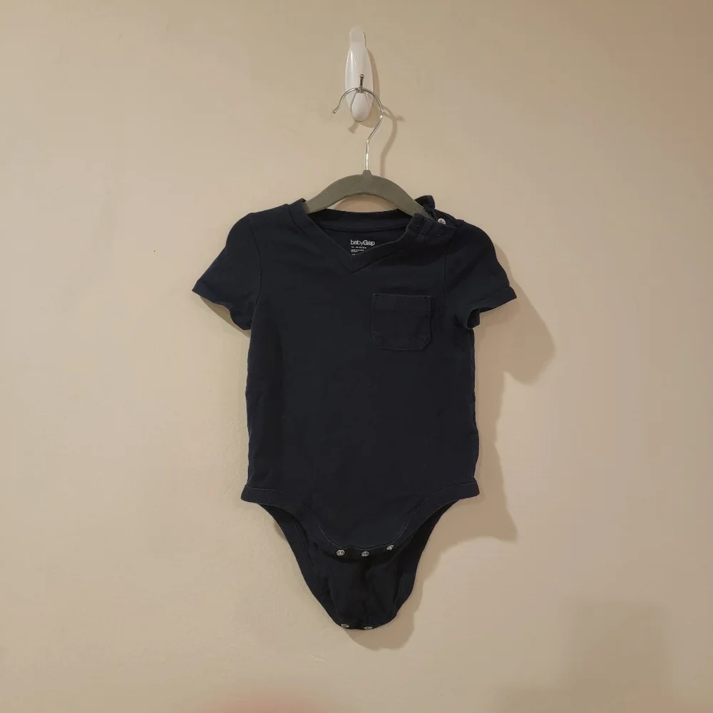 Baby GAP Onesie 12-18 months blue v neck snap short sleeve navy blue boy